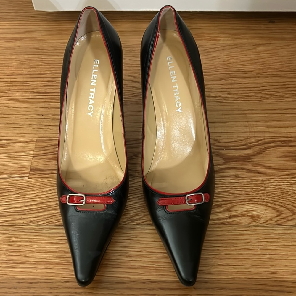 Ellen Tracy pointy heels, black with red accent